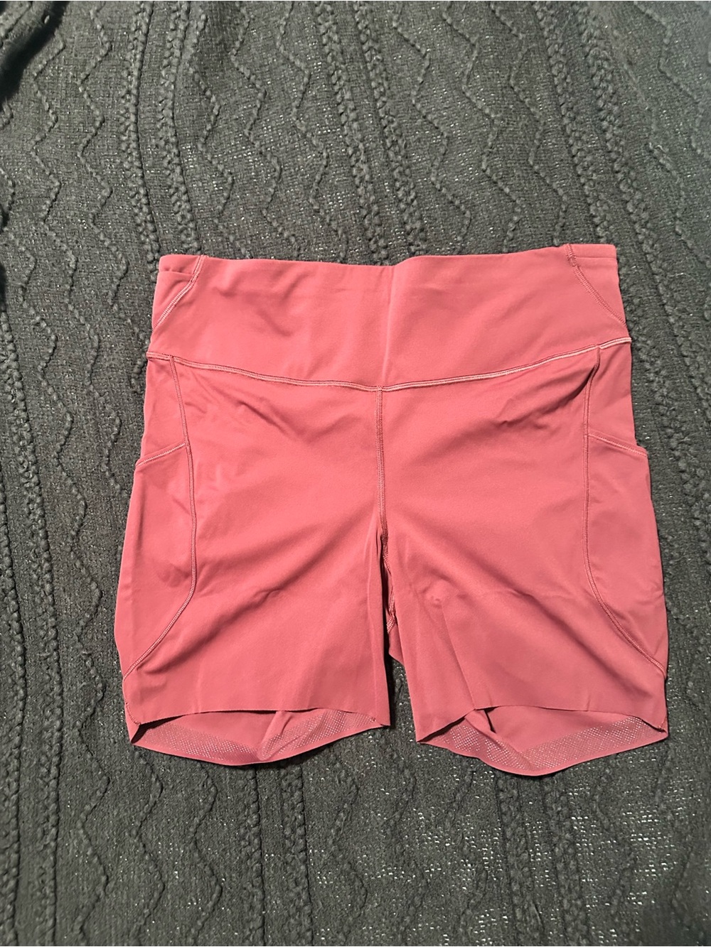 l Lululemon Fast and Free High Rise Short 6” with pockets